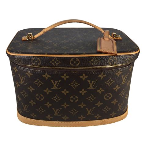 lv vanity case